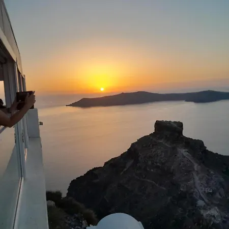 Amazing On The Cliff With Shared Pool & Buffet Breakfast 4*