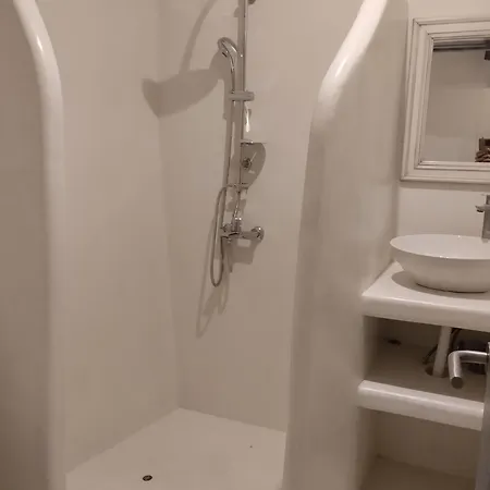 Hotel Amazing On The Cliff With Shared Pool & Buffet Breakfast