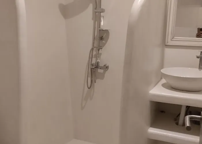 Hotel Amazing On The Cliff With Shared Pool & Buffet Breakfast