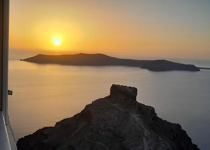 Amazing On The Cliff With Shared Pool & Buffet Breakfast Hotel