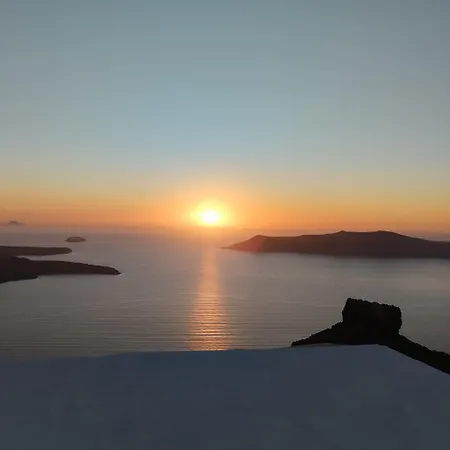 Amazing On The Cliff 4*