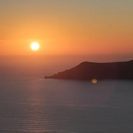Amazing On The Cliff Hotel Imerovigli (Santorini)