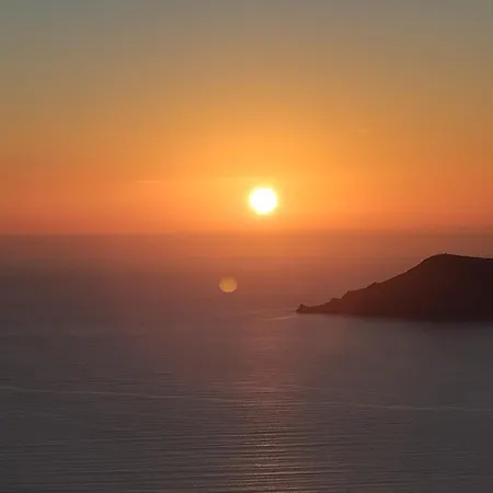 Amazing On The Cliff With Shared Pool & Buffet Breakfast Imerovigli (Santorini)