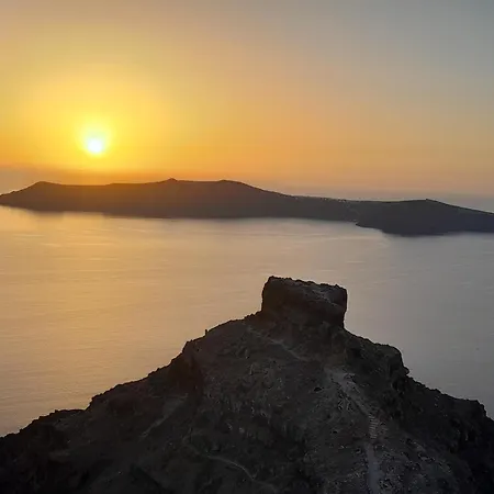 Amazing On The Cliff With Shared Pool & Buffet Breakfast Hotel