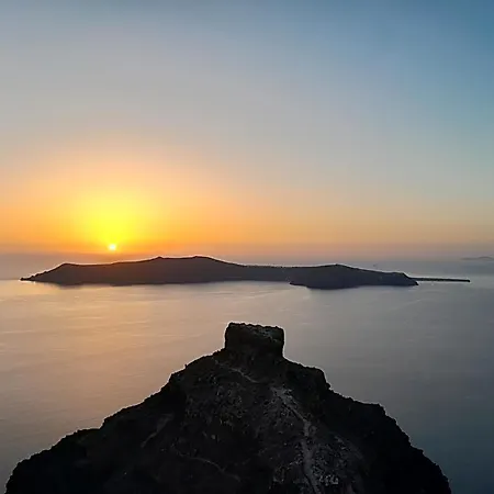 Hotel Amazing On The Cliff With Shared Pool & Buffet Breakfast