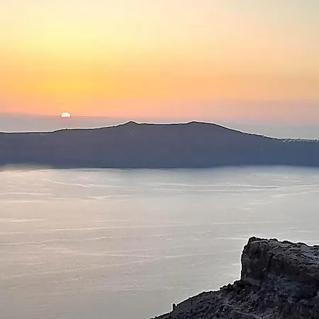 Hotel Amazing On The Cliff With Shared Pool & Buffet Breakfast