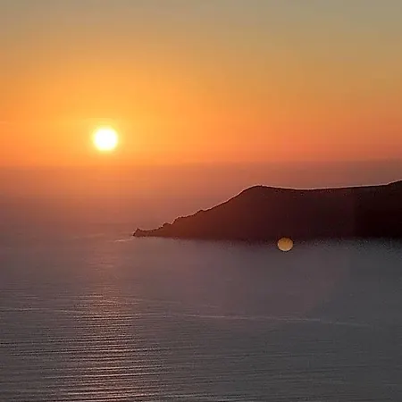 Amazing On The Cliff With Shared Pool & Buffet Breakfast 4* Imerovigli (Santorini)