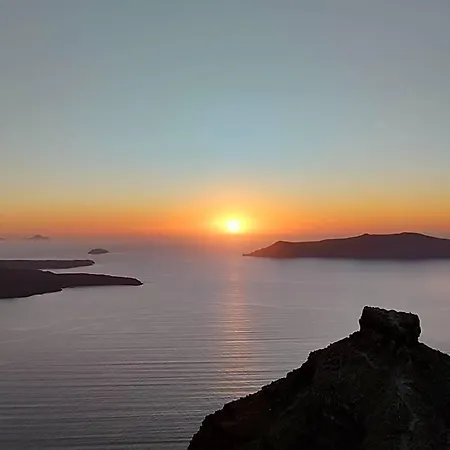 Amazing On The Cliff With Shared Pool & Buffet Breakfast 4*