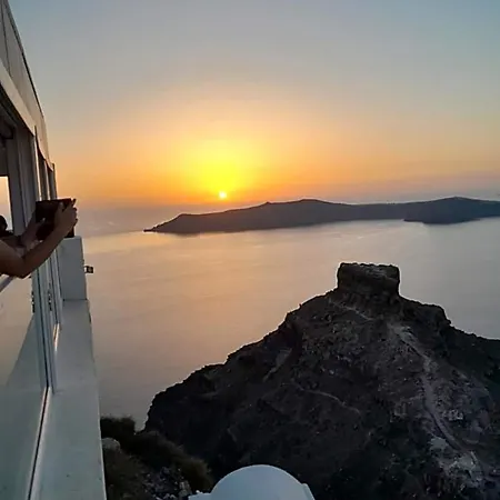 Amazing On The Cliff With Shared Pool & Buffet Breakfast 4*