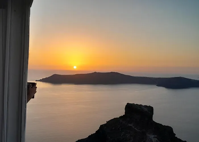 Hotel Amazing On The Cliff With Shared Pool & Buffet Breakfast 4*