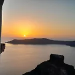 Hotel Amazing On The Cliff With Shared Pool & Buffet Breakfast 4*