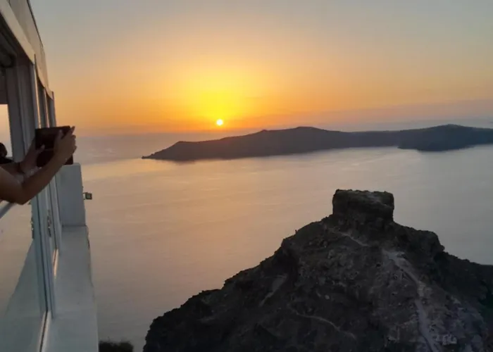 Amazing On The Cliff With Shared Pool & Buffet Breakfast 4*