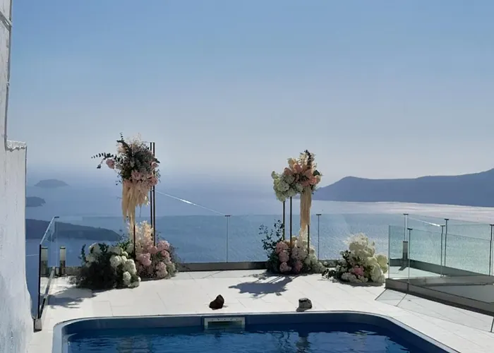 Amazing On The Cliff With Shared Pool & Buffet Breakfast Hotel