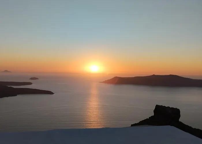 Amazing On The Cliff With Shared Pool & Buffet Breakfast 4*